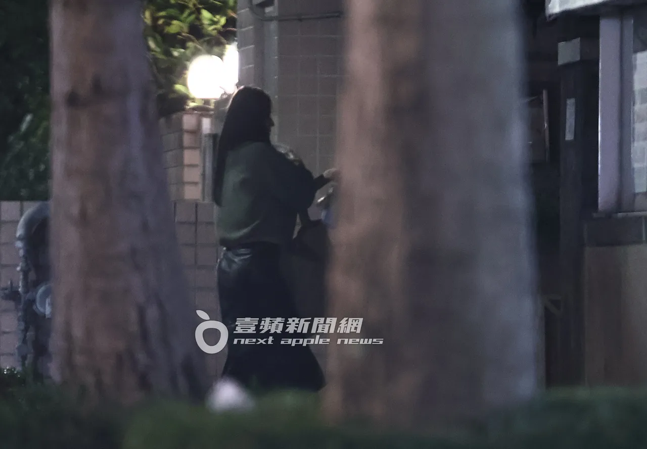 隋棠下車後連忙將鑰匙從包包掏出。特勤中心攝