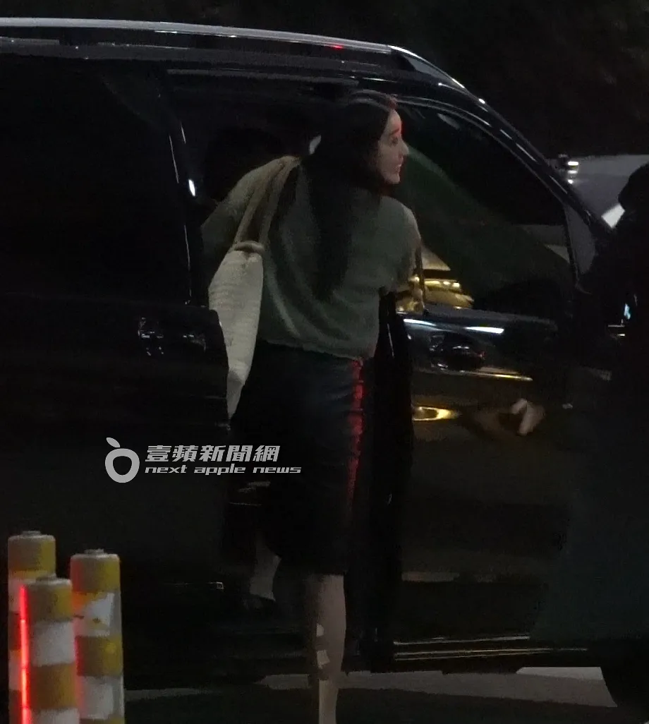 晚間6點多，排練工作結束，隋棠搭乘自家賓士保母車離開汐止遠雄世界中心。特勤中心攝