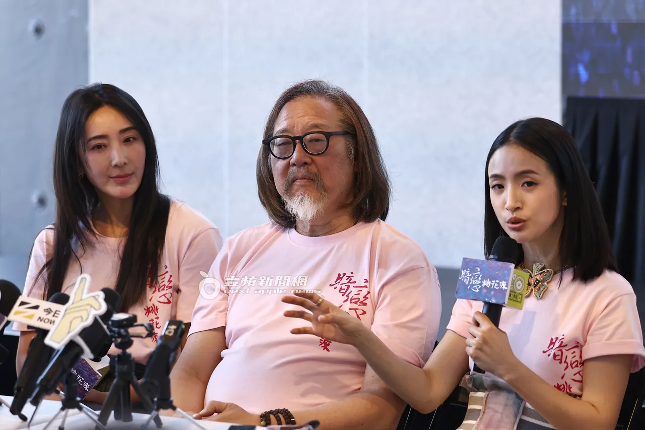 林依晨（右起）、賴聲川、隋棠，認真回覆在劇中的角色定位。特勤中心攝