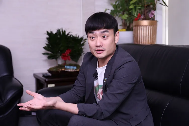 殷瑋擁有對「話語」的敏感度，並善於掌控談話的節奏。莊宗達攝