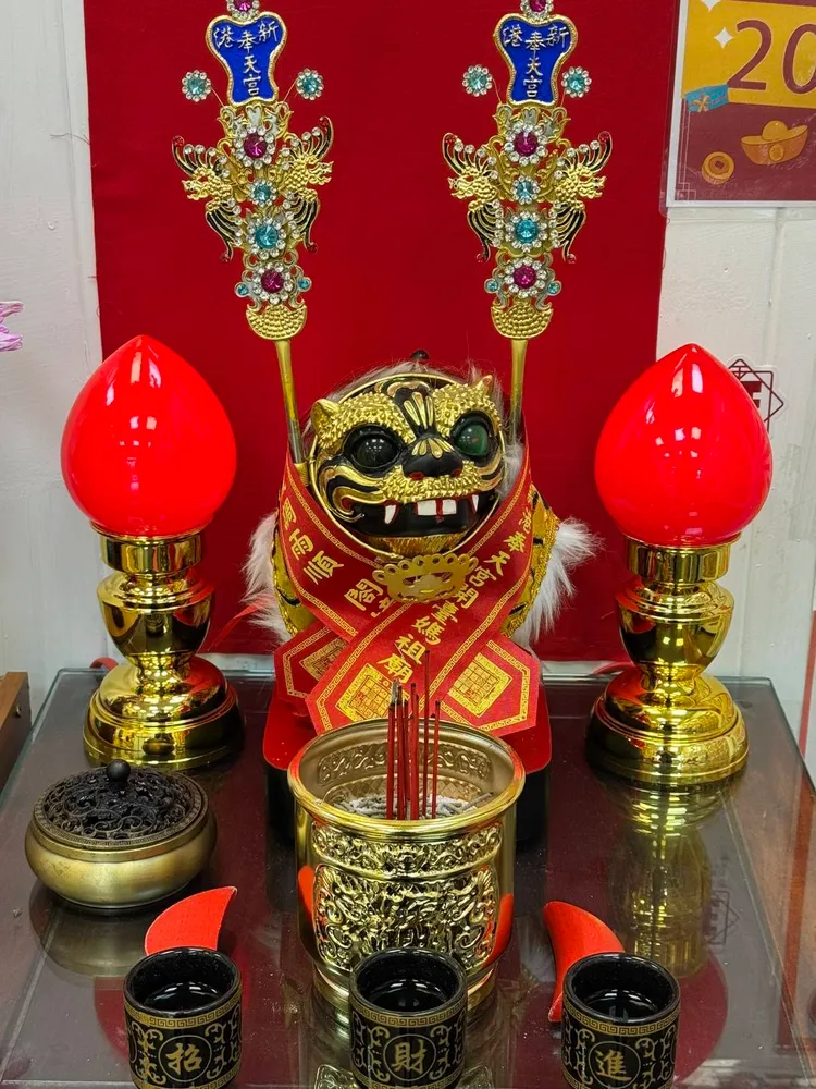 台中女子參拜金虎爺後，選老公生日號碼驚喜刮中100萬元。台灣彩券提供