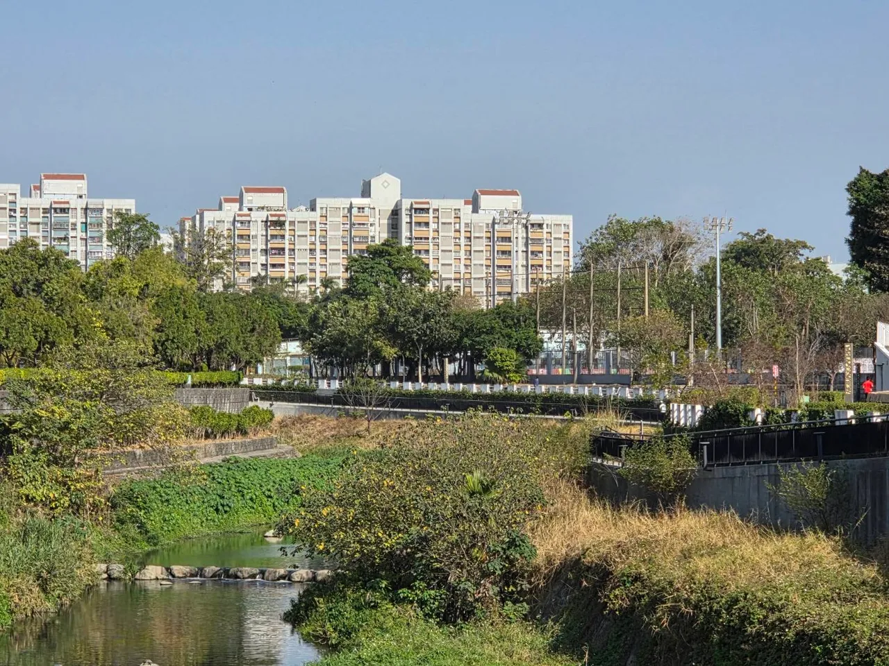 台南市「南區」擁有大片公園綠地，居住環境舒適、人口穩定，人流優勢成為彩券行密度居冠關鍵。永慶房產集團提供