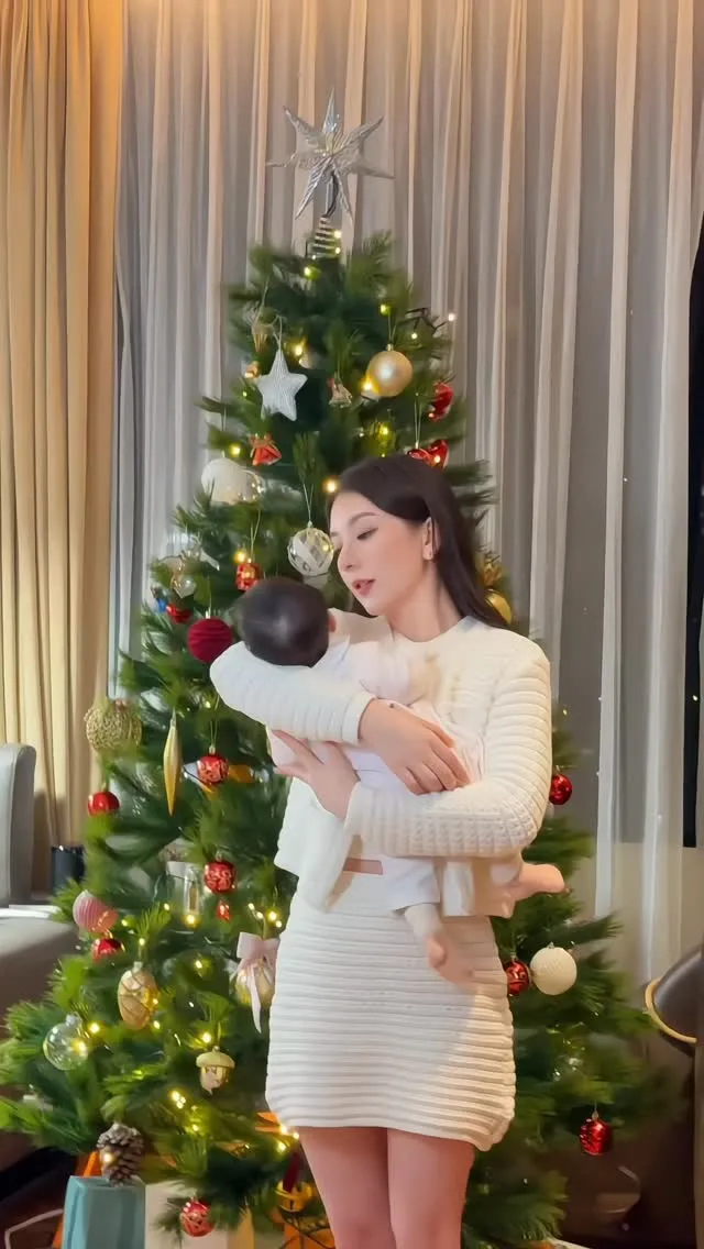 方媛元旦PO出小女兒照片。翻攝方媛IG