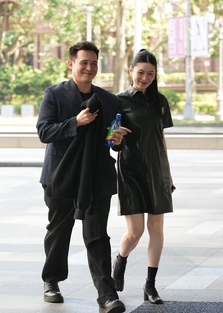 倪安東和管罄。彭欣偉攝