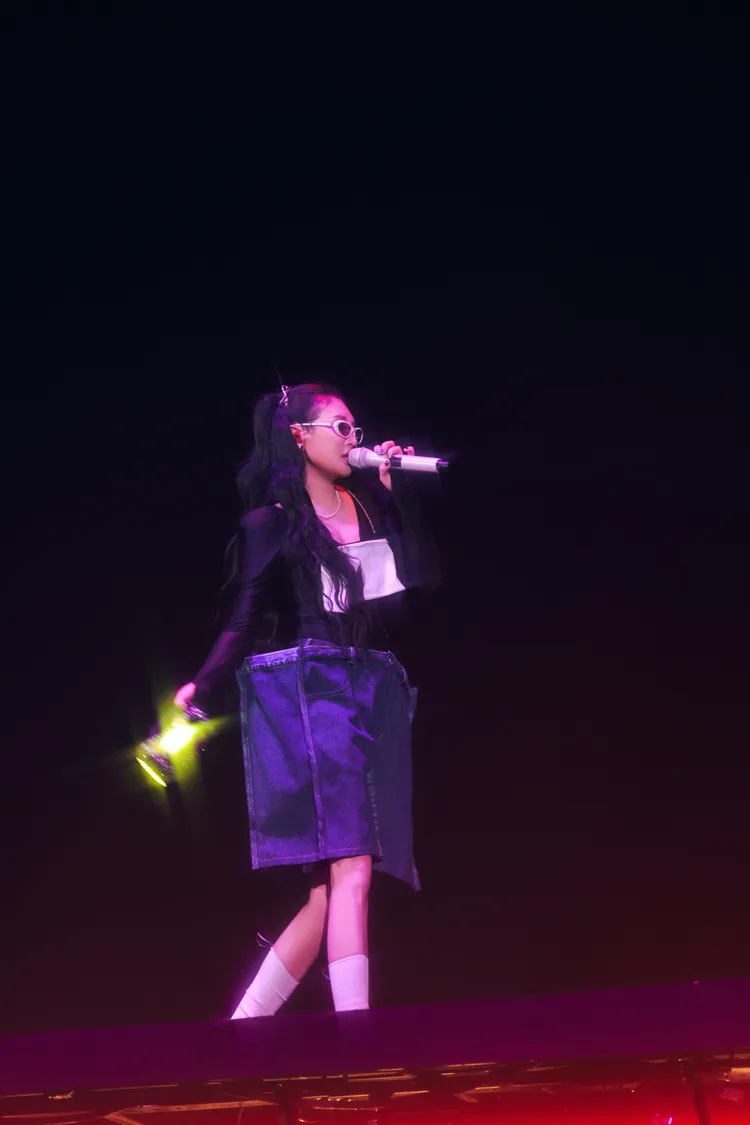 魏如萱全場游移，和各區粉絲互動。好多音樂提供