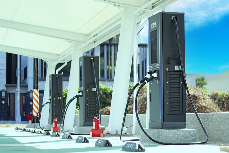 截至目前，U-POWER已部署26套480kW設備並陸續投入營運，持續擴大高功率充電服務量能。業者提供