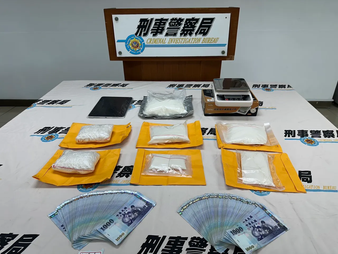 刑事局南部打擊犯罪中心偵辦航空郵包藏毒案，循線逮到國際毒梟「安哥」。翻攝照片