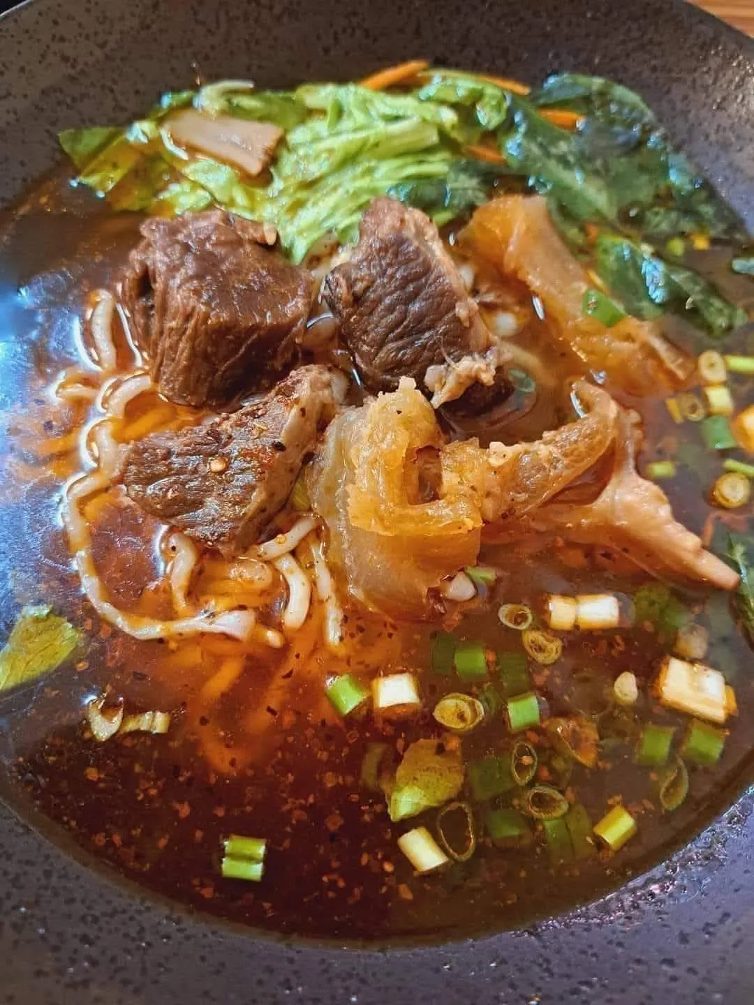 立委帶路吃美食！「國境之南」經典牛肉麵、羊肉火鍋　老店屹立不搖