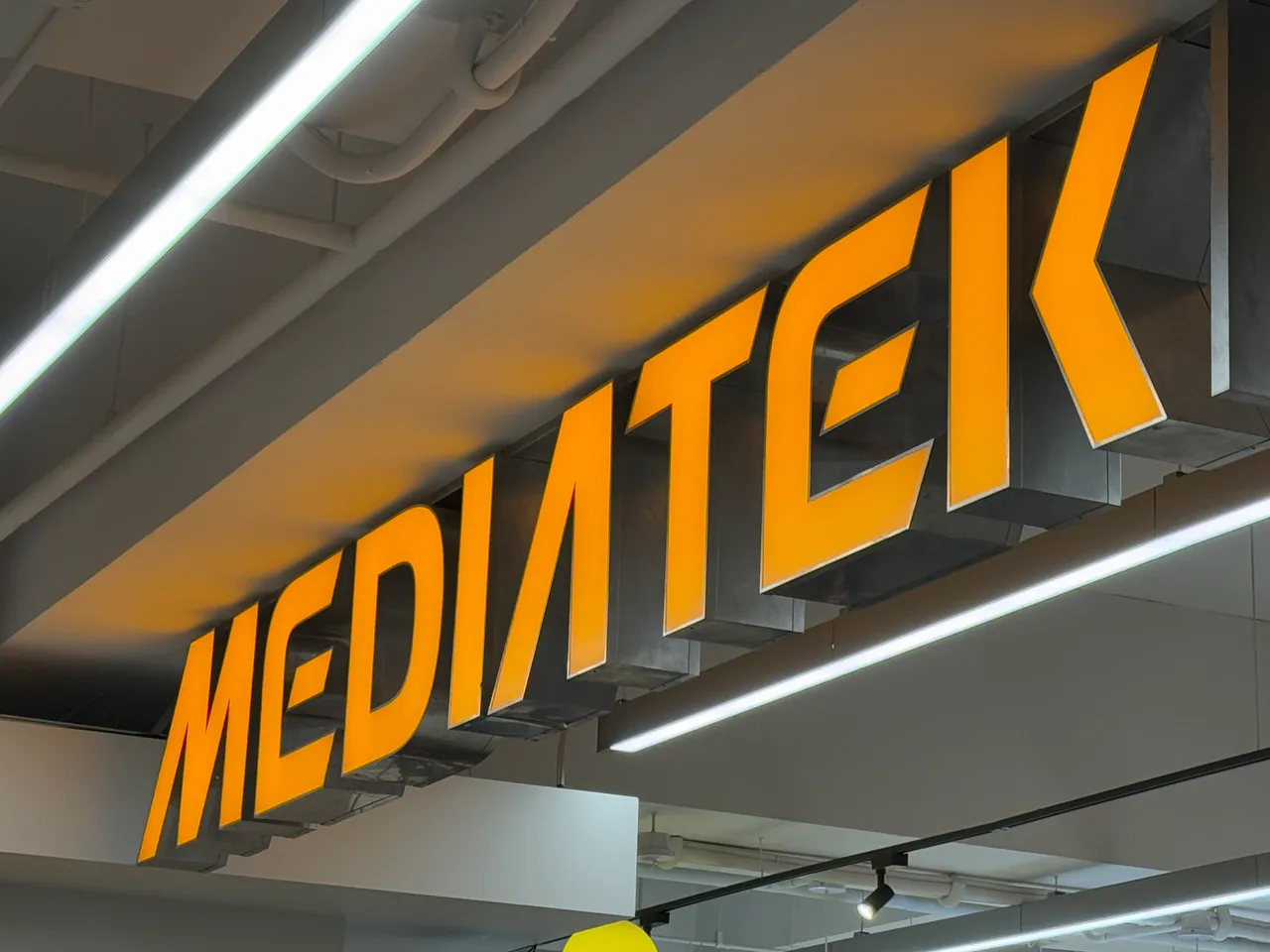 記憶體狂漲！聯發科坦言中低階手機壓力大　與輝達合作SoC待時機亮相