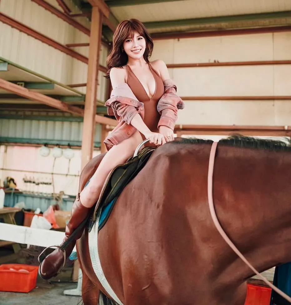 壯壯身材傲人，當應援啦啦隊長達12年。翻攝壯壯臉書