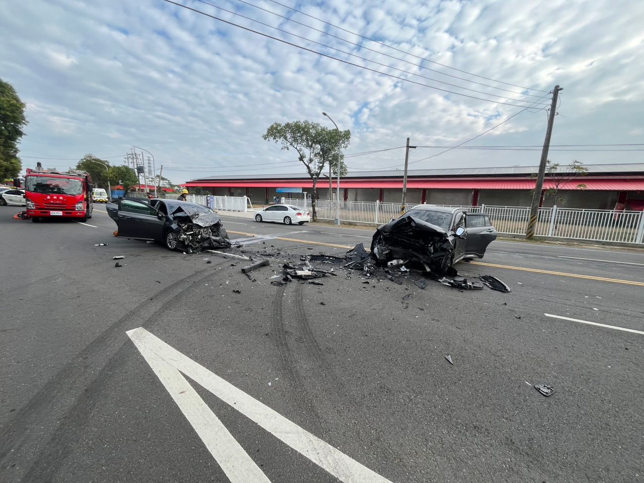 雲林古坑綠色隧道2車相撞!5人送醫 傷勢曝光