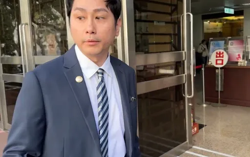 徐巧芯大姑丈杜秉澄穿西裝出庭卻沒錢賠　劉向婕與同學5月前一次賠苦主