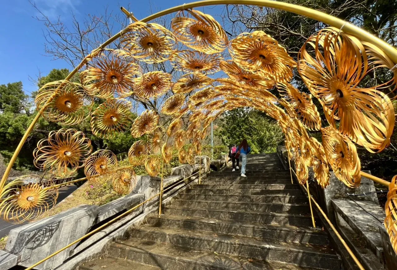 裝置藝術家林靖格以竹編創作回應陽明山自然景觀。台北市工務局提供