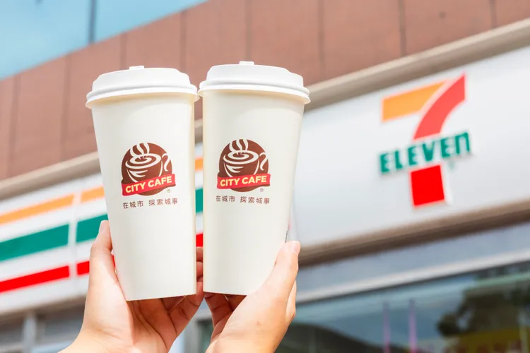 期間購買指定CITY系列飲品組合商品，可抽星宇航空機票。7-ELEVEN提供