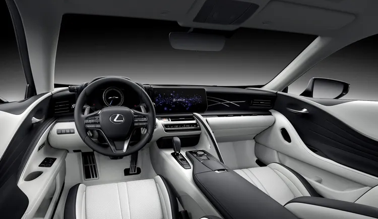 中控台與飾板融入Final Edition專屬漸層刺繡設計。原廠照片