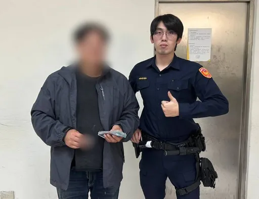 糊塗男駕駛遺落7萬5千元工程款　騎士拾金不昧送警所尋獲失主