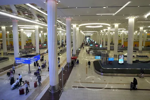 轉機注意！美以開戰伊朗中東緊張　杜拜機場所有進出航班暫停