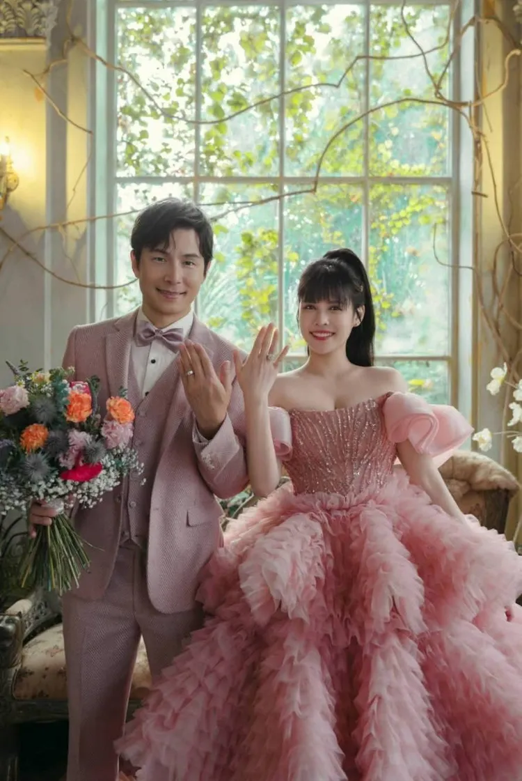 孫協志（左）、夏宇童婚紗照幸福甜蜜。翻攝孫協志臉書