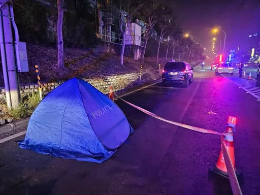詭異！高雄獨居男深夜躺匝道口　慘遭3車接連輾過...當場喪命