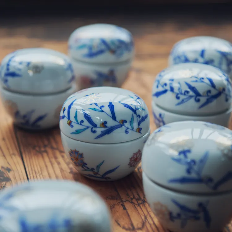 ALBION打造全台限量20件的「匠心凝時之霜一周年限定版」。品牌提供