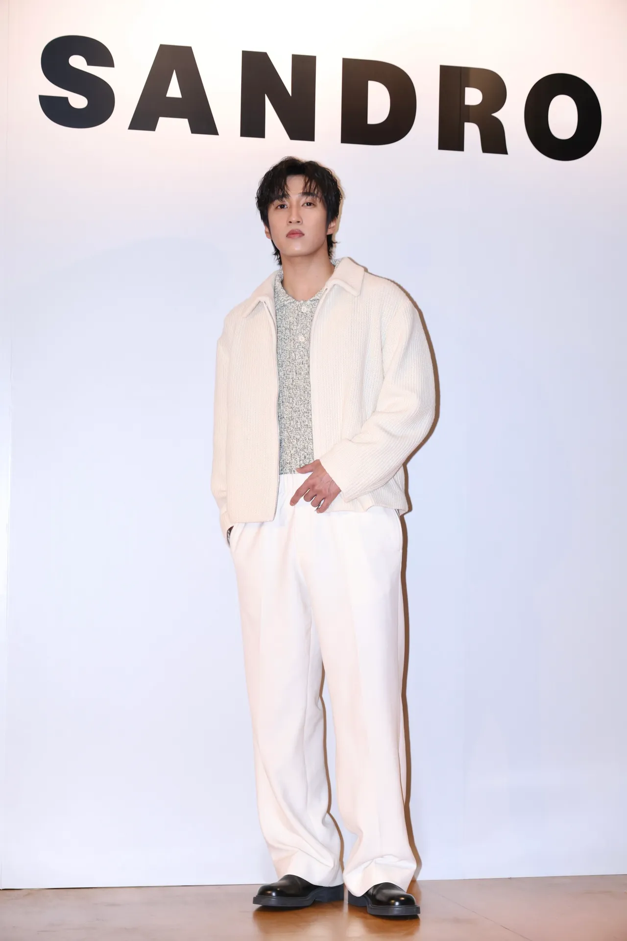 婁峻碩今日以一身清爽的拿鐵色系造型登場。莊宗達攝