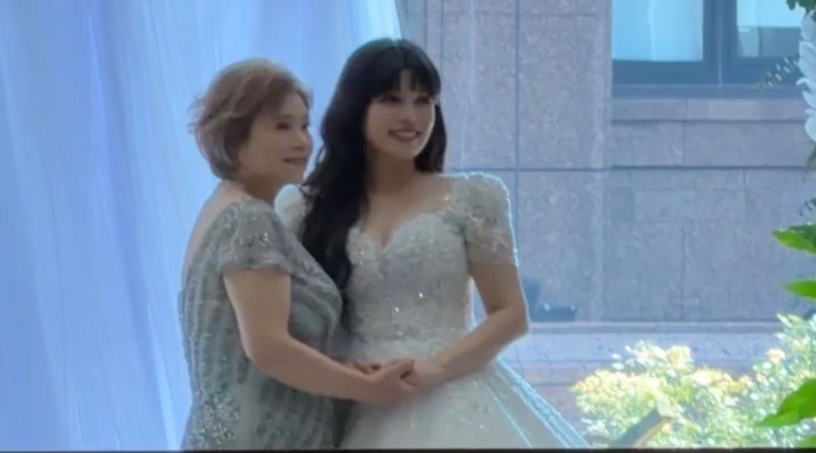 孫協志、夏宇童大婚現場曝光!牽媽媽手幸福微笑