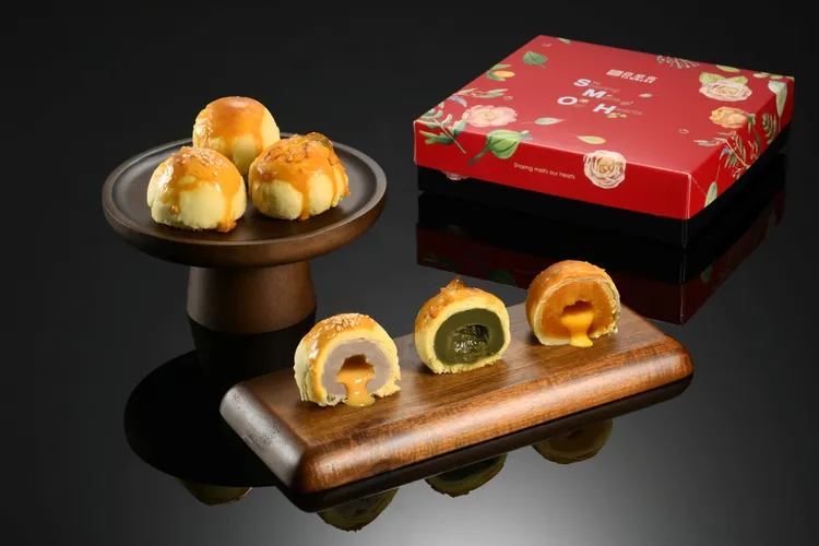 年節伴手禮推薦，亞尼克奶黃流心軟心酥9入禮盒，新增抹茶香柚軟心酥口味，售價912元。業者提供
