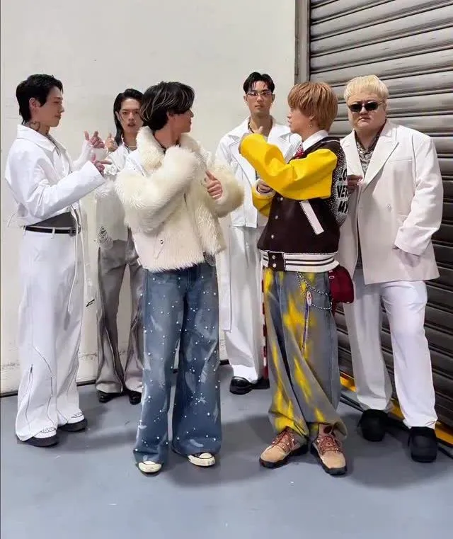 King & Prince教台灣樂團TRASH跳舞。翻攝King & Prince IG