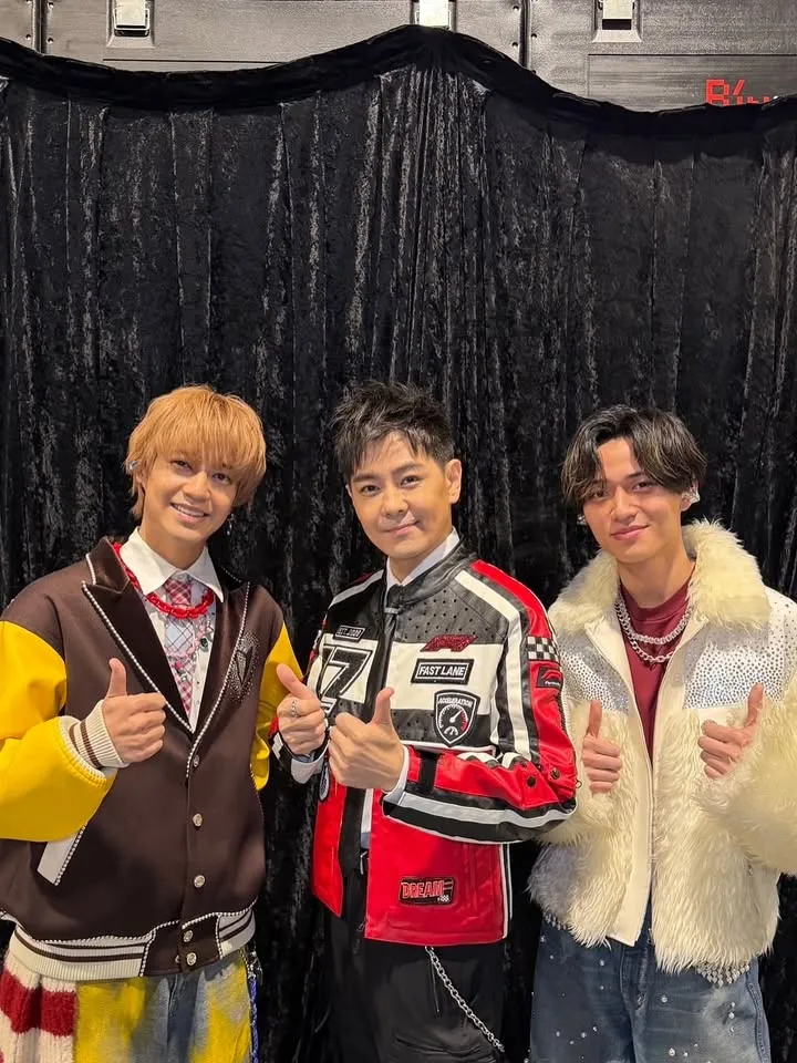 「King & Prince」高橋海人（左）、永瀨廉（右）和台灣男神林志穎相見歡。翻攝King & Prince IG