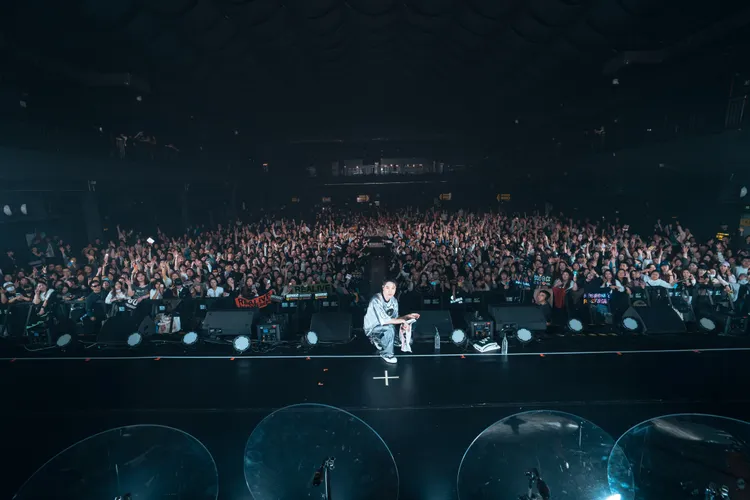 周湯豪廣州站開唱，與粉絲超近距離。環球音樂提供