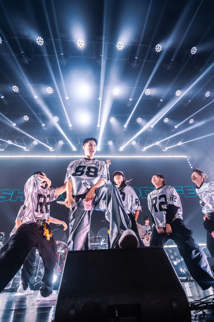 周湯豪因感冒延期成都站，廣州站開唱滿血回歸。環球音樂提供