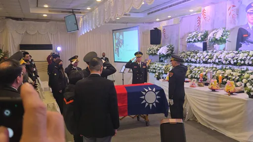 勇消詹能傑殉職！公祭「國旗覆棺」追晉分隊長　家屬紅眼送別