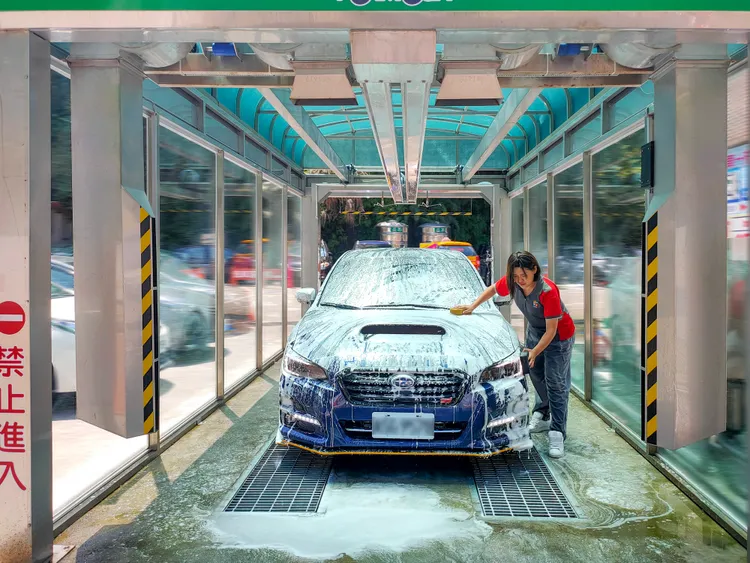 台亞加油站春節洗車方案自2月9日至2月22日共計14天，價格不調整但停收30元洗車抵用券。台亞加油站提供