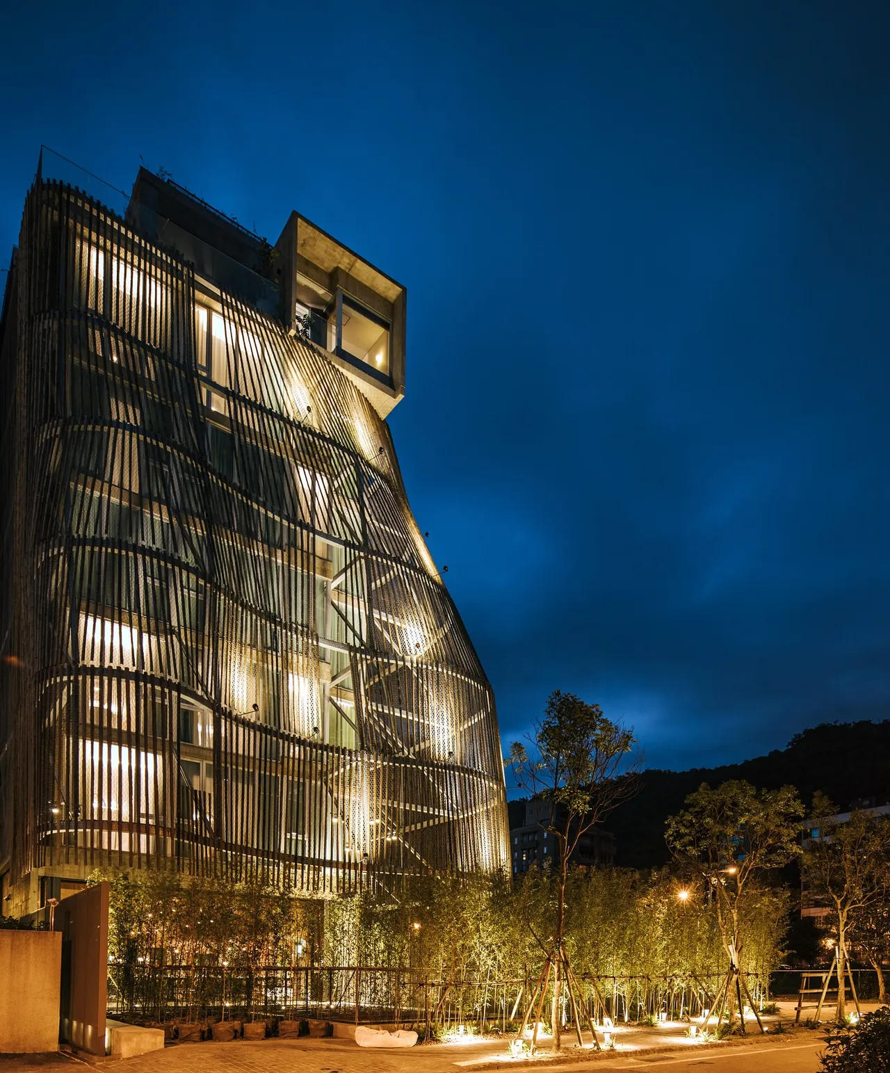 雲品國際今年與了了礁溪VIVIR JiaoXi簽署委託經營合約，將打造隱世療癒酒店，給旅客更豐富多元的旅宿體驗。雲品國際提供