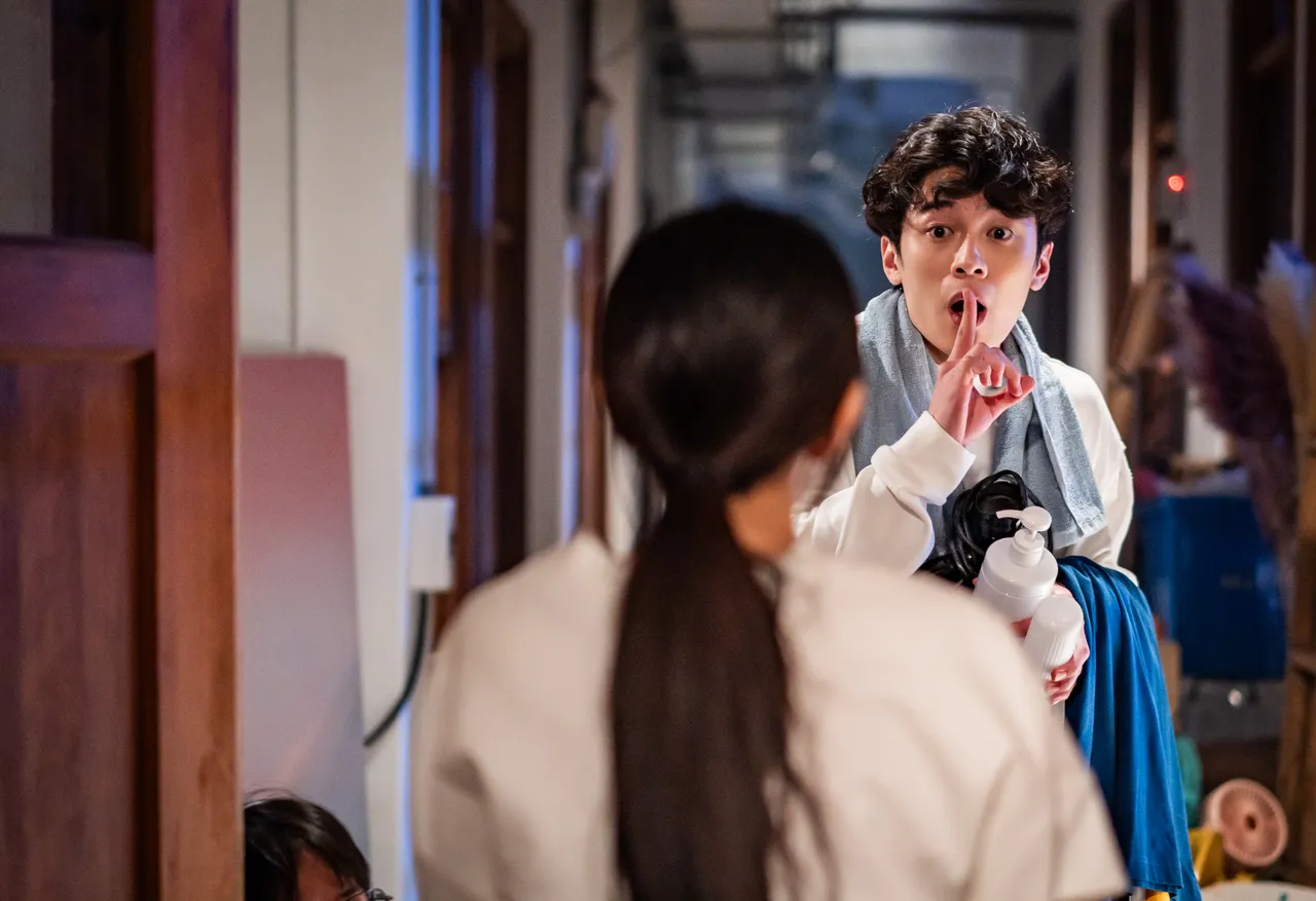 顏廷儒在片場開拍第一場戲就和邵雨薇對戲，心情相當緊張。風暴國際提供