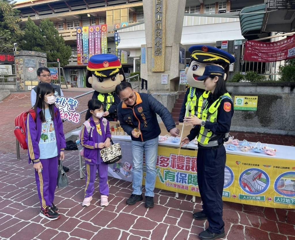 初七開工也是孩童開學日 桃警護童、道安、識詐宣導一條龍