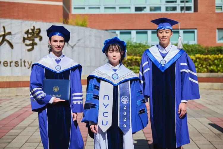 陽明交通大學全新學位服成為2026年畢業生的賀禮。品牌提供