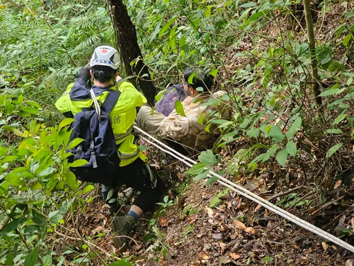 「英」文老師登開眼崙步道　失足墜40米深山溝！警消18人入山垂釣救援