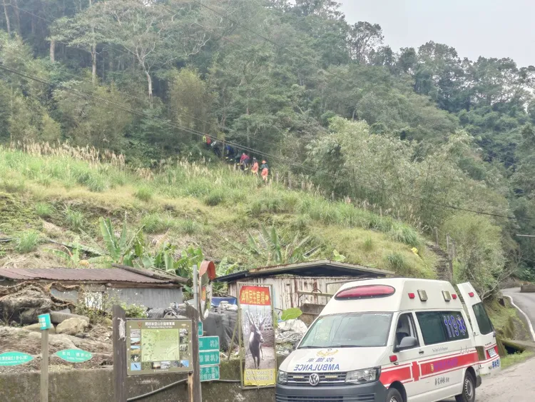 英籍男送往北市萬芳醫院。翻攝畫面