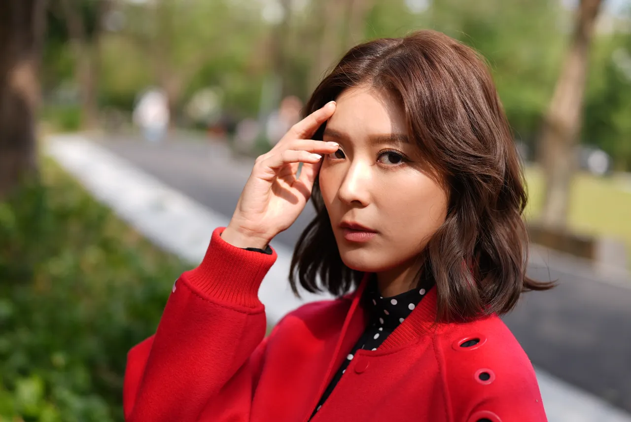 余香凝父母離異。攝影中心攝