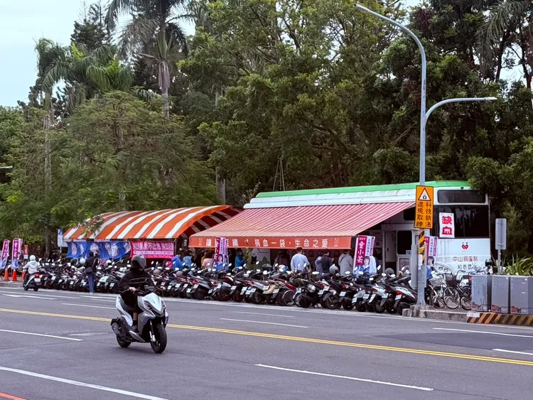 捐血活動在台南中山公園舉行，對面就是台南轉運站。莊曜聰攝