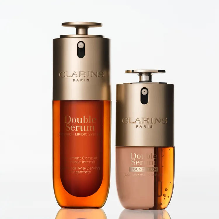 克蘭詩以經典黃金雙萃精華為靈感，推出黃金雙萃精華粉底液。品牌提供