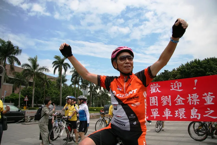 劉金標晚年也積極推廣單車文化。73歲完成單車環島，掀起騎乘風潮；77歲挑戰北京至上海長征；80歲再度環島。巨大提供