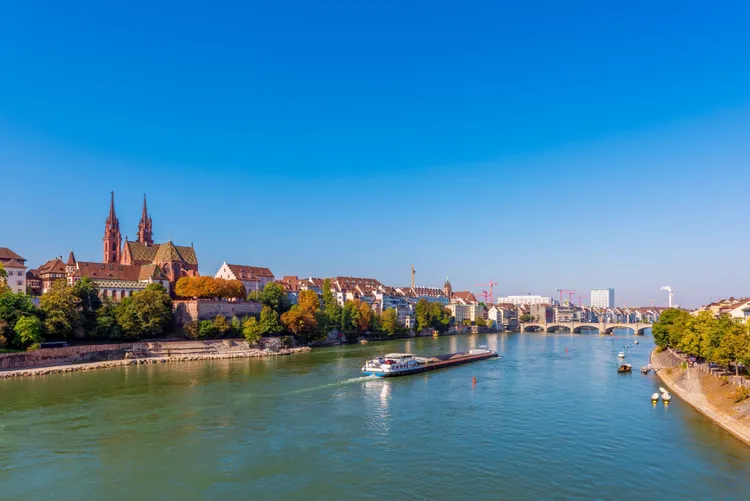 8天7夜航次將自瑞士藝術之都「巴塞爾」啟航，沿著萊茵河順流而下，走訪瑞士、法國、德國、荷蘭等多國河岸城市。可樂旅遊提供