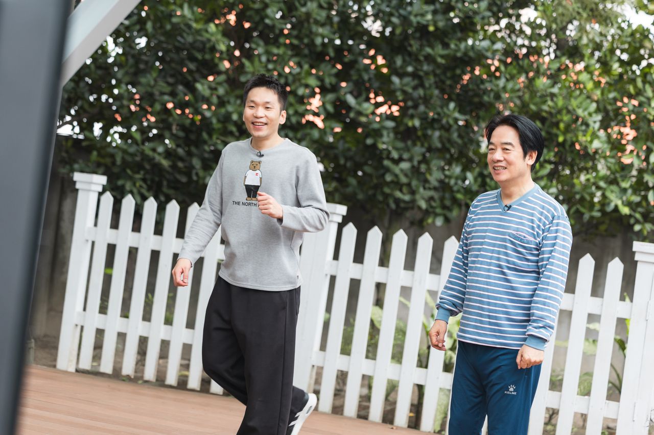 春節甩肉動起來!賴清德合體運動部長李洋 示範居家健康操