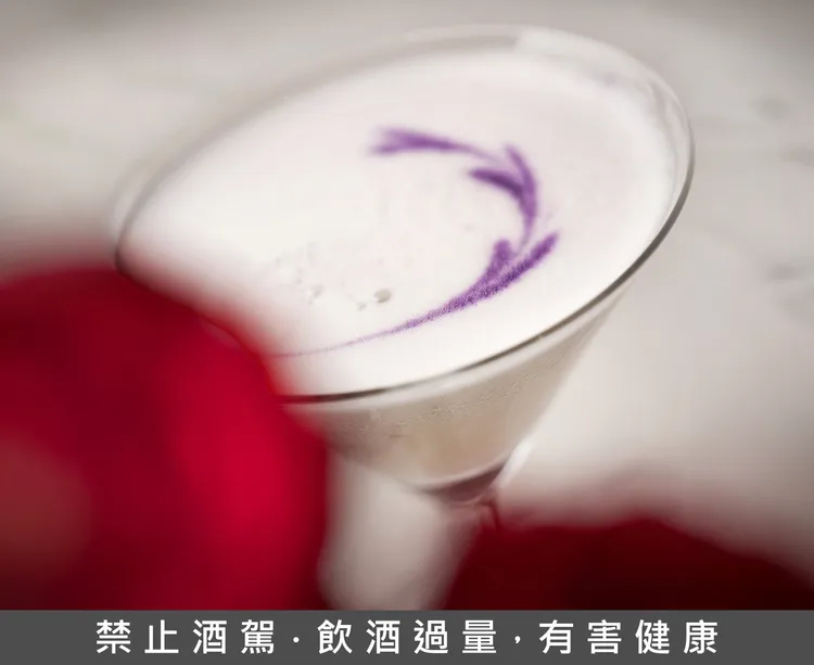 台北文華東方酒店「M.O. Bar」限時推出情人節主題系列調酒「伊甸園Garden of Eden」。台北文華東方酒店提供