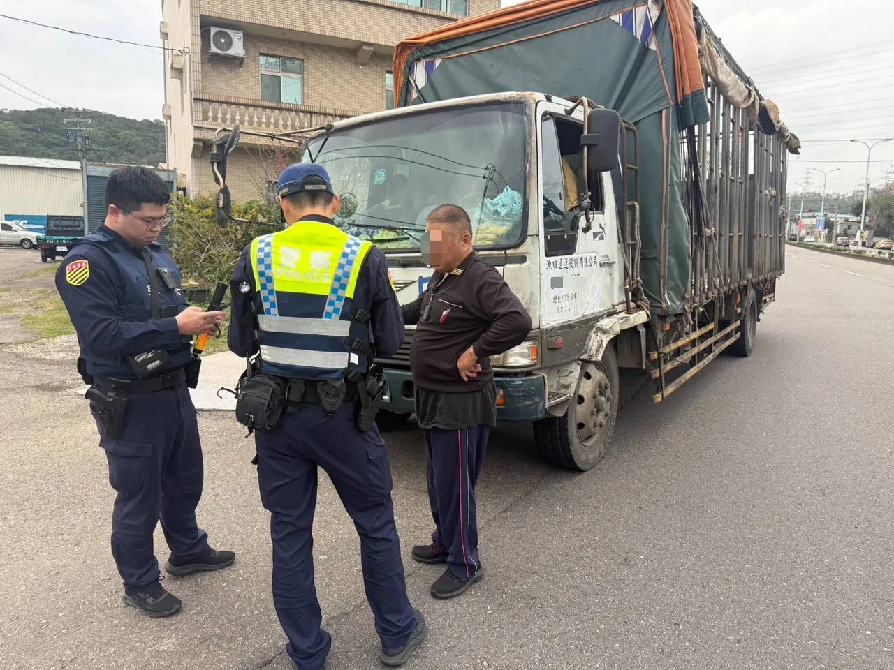 警方將嚴格取締大型車違規。翻攝畫面