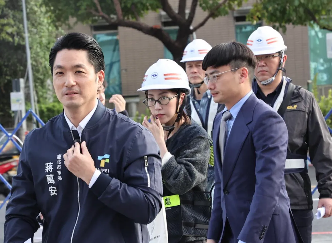 殷瑋常被外界稱為蔣萬安（左）的左右手。翻攝殷瑋臉書