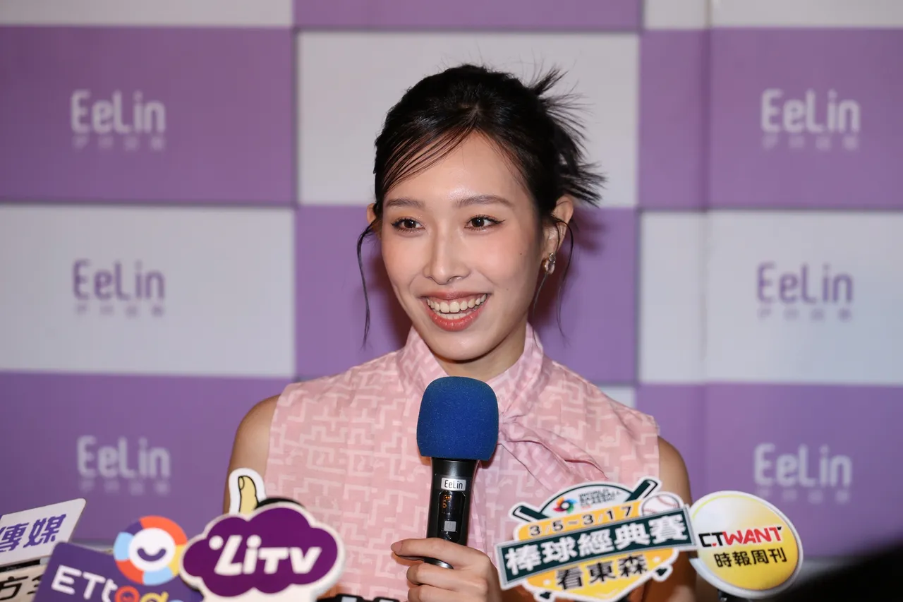 劉樸升格當媳婦第一次過年。莊宗達攝