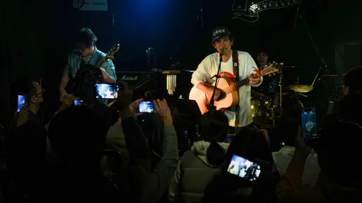 《火影忍者》主唱自稱酒鬼喊「水啦」！來台2週愛上高粱、水餃